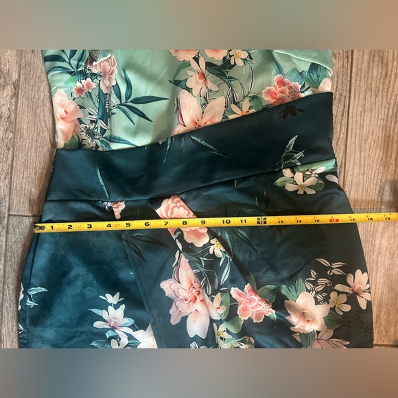 Halter style green flower dress Medium by Venus - Picture 11 of 17